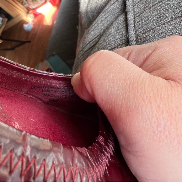 Tory Burch Reva Crocodile Embossed Cranberry Leather Flats Size 5 M - Picture 13 of 15